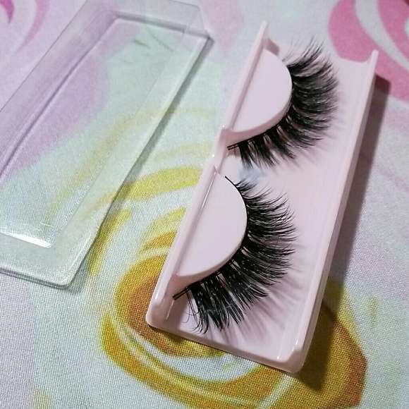 *LOW IN STOCK* C2 Chanel Lashes by Lash Levels - Picture 3 of 5
